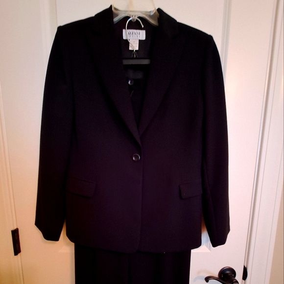 Woman's Petite Black Pant Suit - Picture 2 of 4